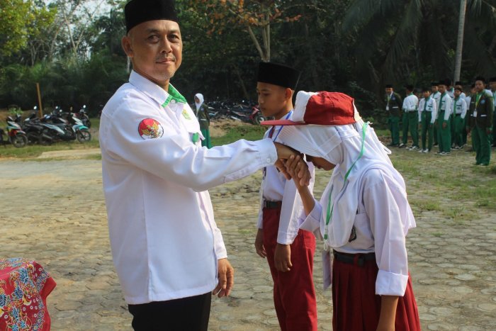 Pendidikan bukan hanya soal mengasah kecerdasan intelektual Pendidikan bukan hanya soal mengasah kecerdasan intelektual