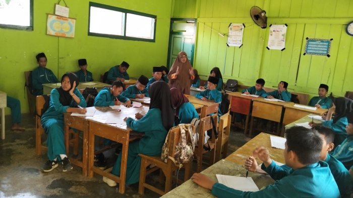 Siswa MTsN 8 Batang Hari Pelajari Waktu dan Tata Cara Shalat