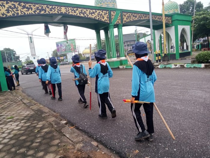 Siswi MTsN 8 Batang Hari Syazwani Tuntaskan Kegiatan Heking di Jambore Cabang Batang Hari 2025