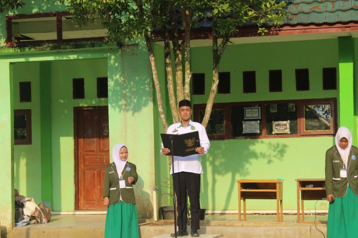 Upacara Pembukaan MATAMUDA MTsN 8 Batang Hari Berlangsung Tertib Upacara Pembukaan MATAMUDA MTsN 8 Batang Hari Berlangsung Tertib