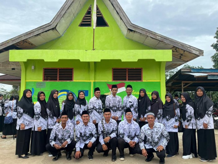 MTsN 8 Batang Hari Semarakkan Peringatan Hari PGRI ke-80 di KKG Enam Merpati