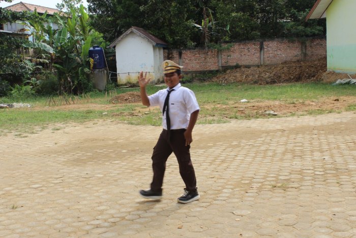 Siswa MTsN 8 Batang Hari Tampil Memukau dengan Kostum Pilot