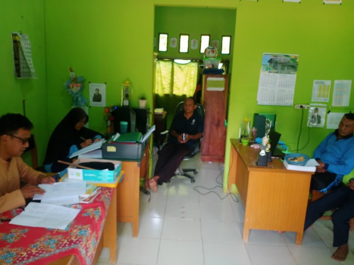 Rapat Guru Bahas Pembagian Jam Mengajar di Sekolah