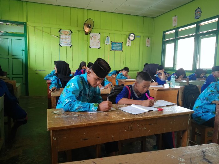 Siswa MTsN 8 Batang Hari Pelajari Golongan Tidak Berhak Zakat