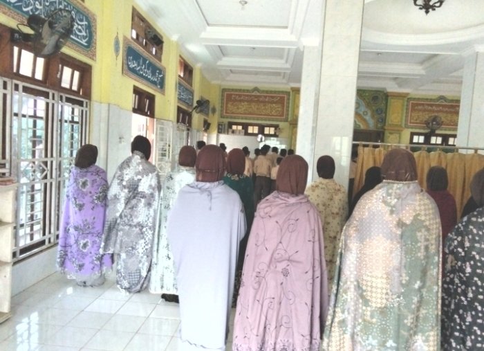 MTsN 8 Batang Hari Laksanakan Sholat Duha Bersama