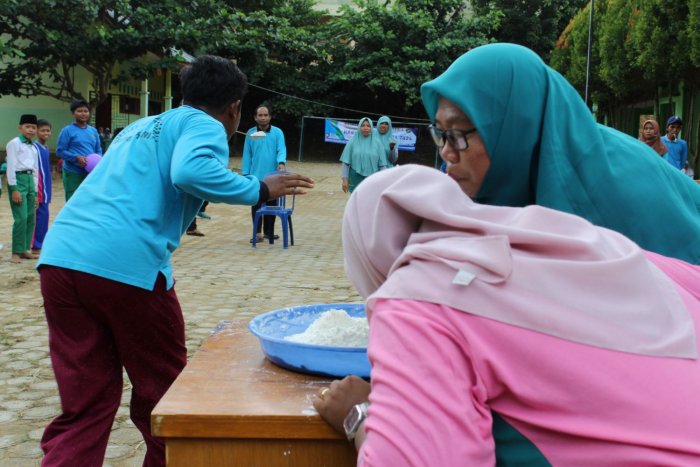 MTsN 8 Batang Hari Gelar Aneka Lomba Sambut Hari Guru Nasional 2025