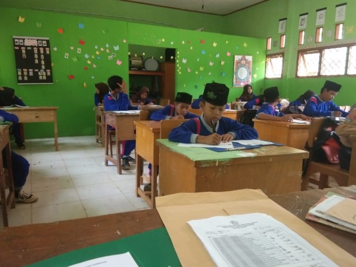Pelaksanaan Ujian SAS Mapel SKI di MTsN 8 Batang Hari Berjalan Tertib