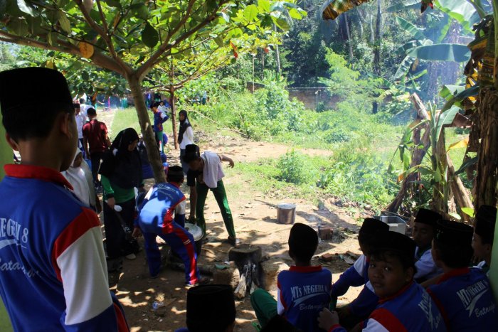 Ulangan Praktik IPA Kelas 7 2 MTsN 8 Batang Hari: Siswa Antusias Membuat Tapai Ubi Kukus 🍠