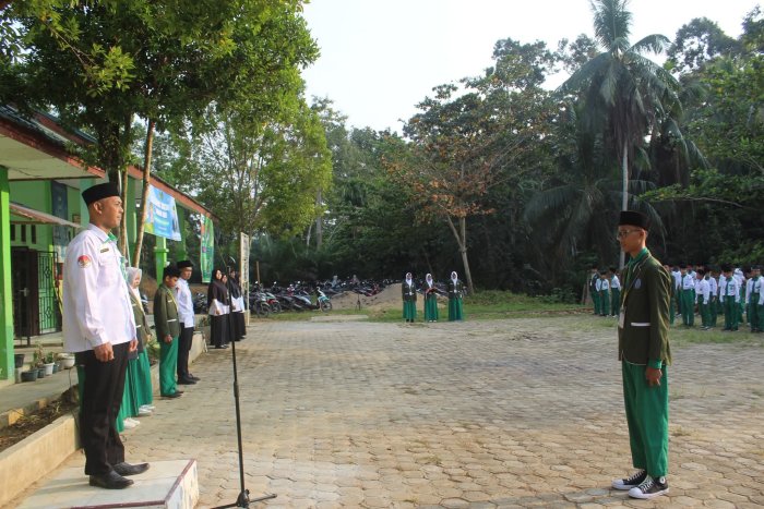 kepada seluruh wali murid, terutama para bapak yang telah meluangkan melainkan bentuk dukungan moral yang luar kepada seluruh wali murid, terutama para bapak yang telah meluangkan melainkan bentuk dukungan moral yang luar
