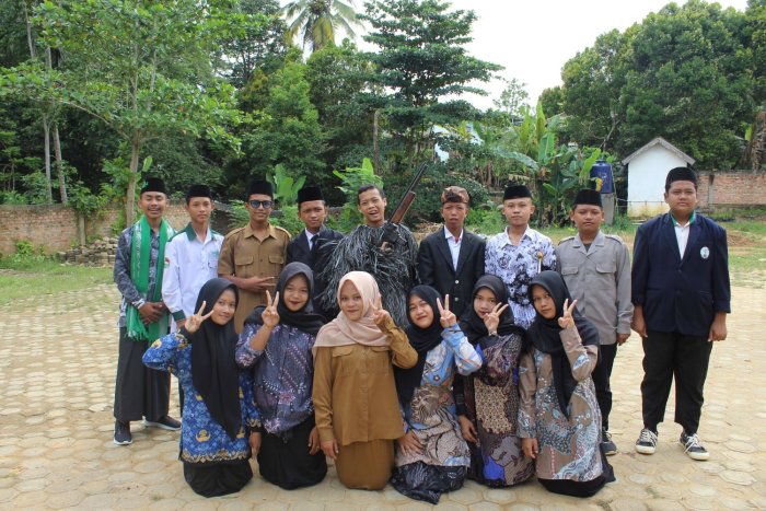 MTsN 8 Batang Hari Semarakkan Hari Pahlawan: Siswa Tampil Menarik dengan Kostum Pahlawan
