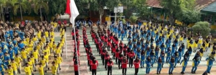 MTsN 8 Batang Hari Laksanakan Senam Bersama di Halaman Madrasah