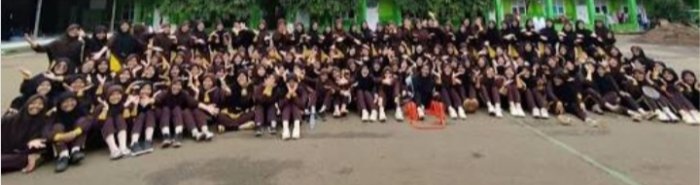 Momen Kebersamaan Saat Foto Bersama di Akhir Pekan