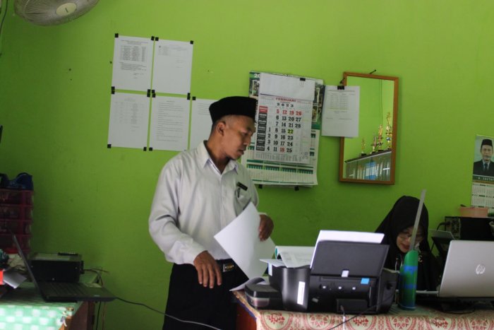 Gerak Cepat Panitia ASRI MTsN 8 Batang Hari, Siapkan Berkas Penting demi Suksesnya Program