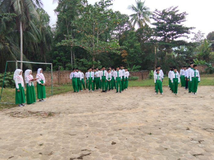 Persiapan Latihan Bersama untuk Upacara Bendera