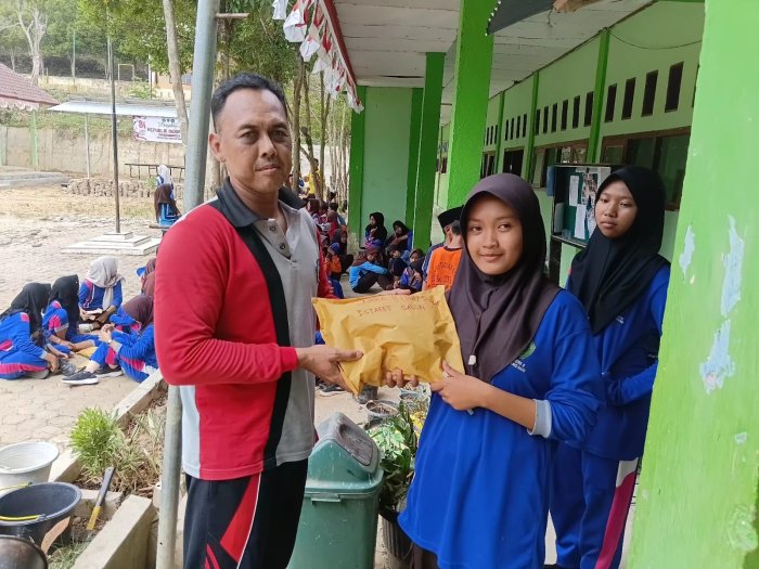 MTsN 8 Batang Hari Gelar Berbagai Lomba Seru Meriahkan HUT RI Ke-81 MTsN 8 Batang Hari Gelar Berbagai Lomba Seru Meriahkan HUT RI Ke-81