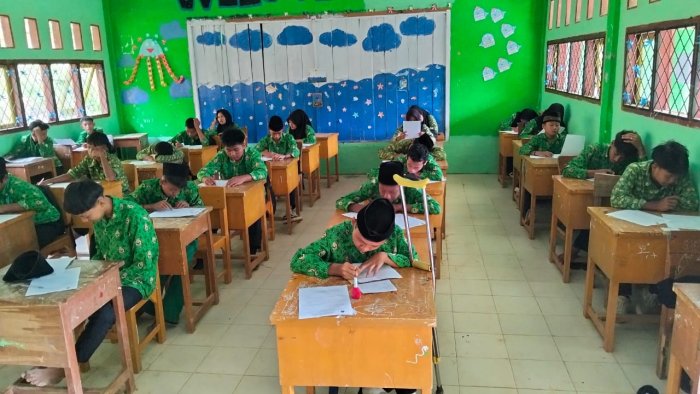 Berita Pendidikan: MTsN 8 Batang Hari Sukses Gelenggarakan Ujian SAS Bahasa Arab