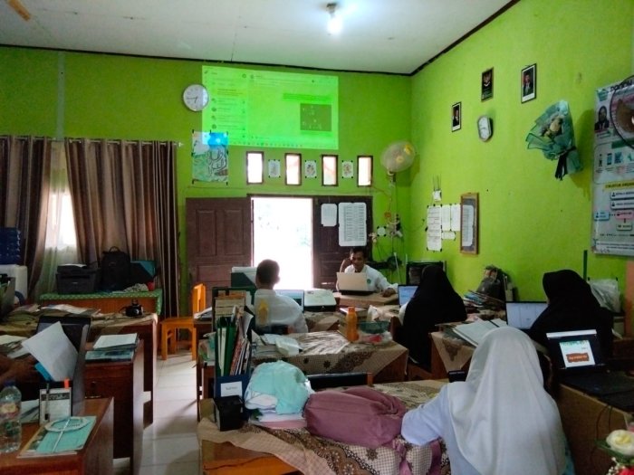 diharapkan seluruh guru dapat terus berinovasi dan memberikan kontribusi positif bagi kemajuan MTsN 8 Batang Hari diharapkan seluruh guru dapat terus berinovasi dan memberikan kontribusi positif bagi kemajuan MTsN 8 Batang Hari