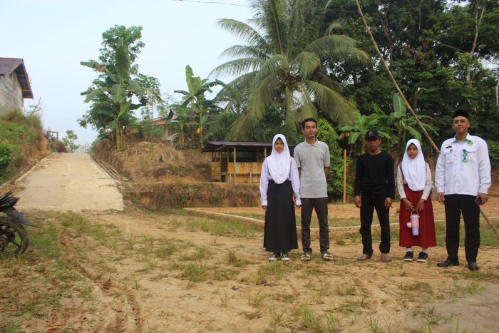 Suasana penuh semangat dan antusiasme mewarnai hari pertama masuk sekolah di Tahun Ajaran Baru Suasana penuh semangat dan antusiasme mewarnai hari pertama masuk sekolah di Tahun Ajaran Baru