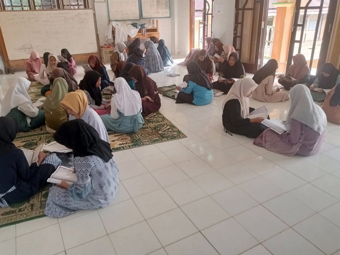 Kegiatan Pembiasaan Mengaji di MTsNegeri 8 Batang Hari Berjalan Khidmat dan Penuh Semangat