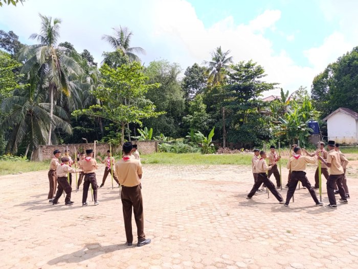 Tingkatkan Kedisiplinan dan Jiwa Kepemimpinan, MTsN 8 Batang Hari Gelar Kegiatan Ekstrakurikuler Pramuka