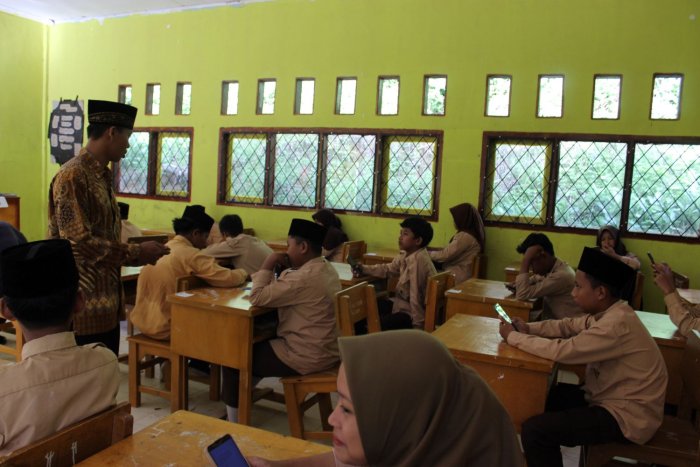 Inovasi Pembelajaran: Ulangan Harian Bahasa Arab Kelas IX MTsN 8 Batang Hari Digelar Berbasis Android