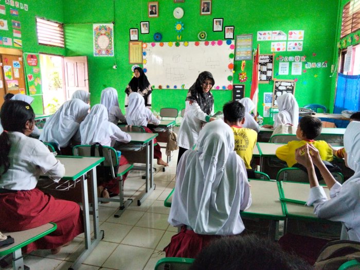 Tim Sosialisasi Berikan Edukasi Program kepada Masyarakat