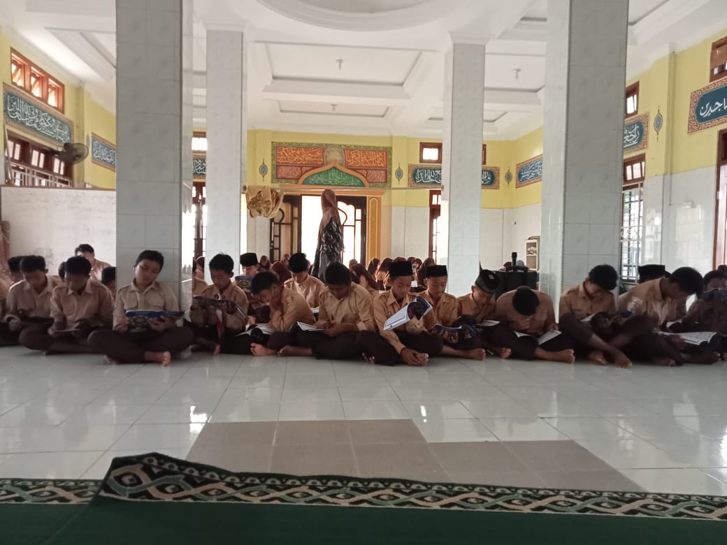 MTsN 8 Batang Hari Gelar Khataman Al-Qur'an, Tumbuhkan Generasi Qur'ani