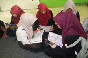 Meningkatkan Kebiasaan Membaca Al-Quran Sejak Dini Meningkatkan Kebiasaan Membaca Al-Quran Sejak Dini