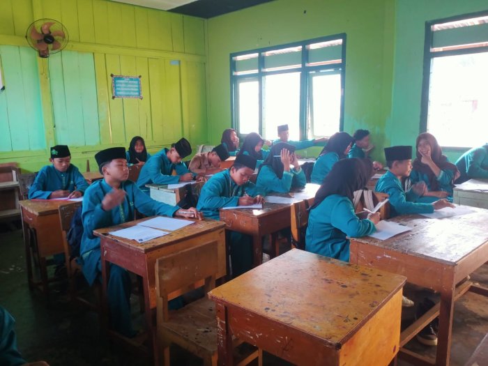 MTsN 8 Batang Hari Sukses Gelar Ujian SAS IPA di Ruang E