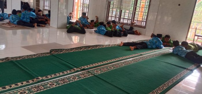 Guru IPS MTsN 8 Batanghari, Maryadi, S.Pd, Ajak Siswa Pahami Peran dan Fungsi Uang dalam Kehidupan Sehari-hari