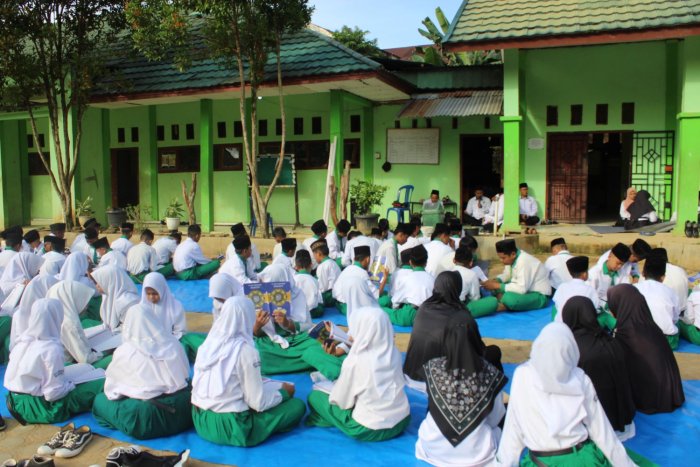 Pererat Kebersamaan, Guru MTsN 8 Batang Hari Gelar Khataman Al-Quran