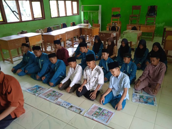 Tingkatkan Kualitas Ibadah, Siswa Kelas 7.1 MTsN 8 Batang Hari Gelar Praktik Shalat Berjamaah