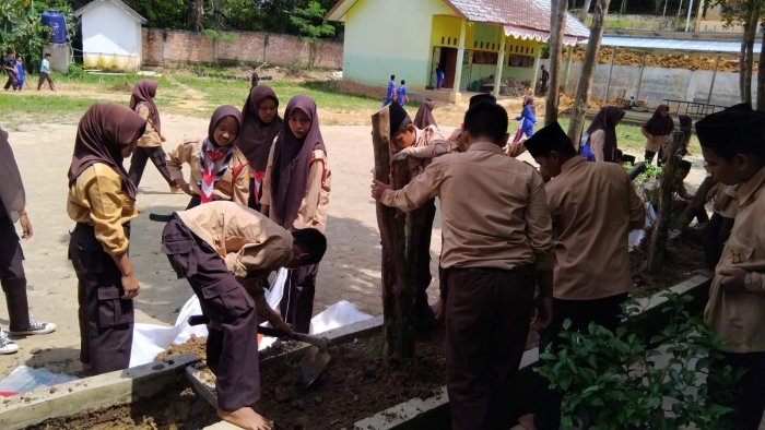 Gotong Royong Dorong Tanggung Jawab dan Kekompakan Siswa