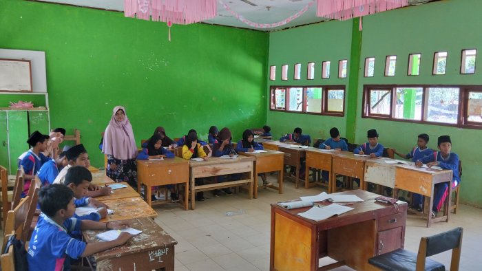 Kelas 7.3 MTsNegeri 8 Batang Hari Pelajari Adab Berzikir dengan Antusias