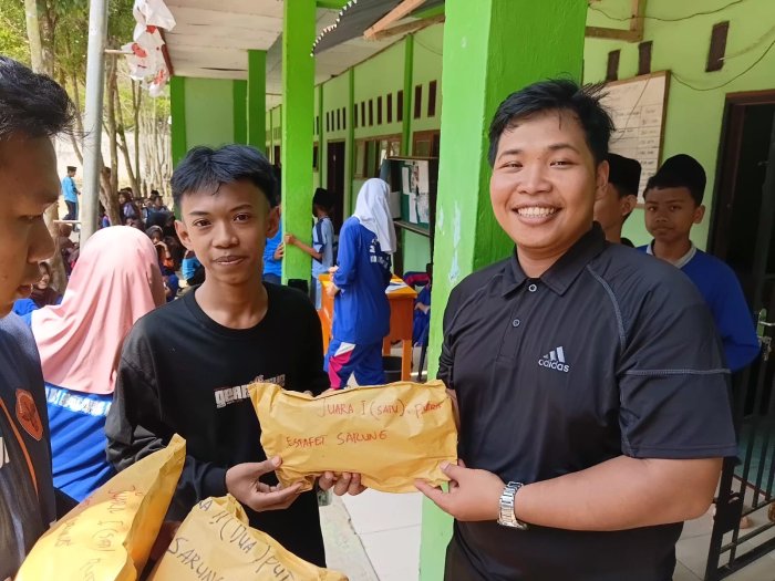 Semarak HUT RI ke-81, MTsN 8 Batang Hari Sukses Gelar Berbagai Lomba Tradisional hingga Pembagian Hadiah Semarak HUT RI ke-81, MTsN 8 Batang Hari Sukses Gelar Berbagai Lomba Tradisional hingga Pembagian Hadiah