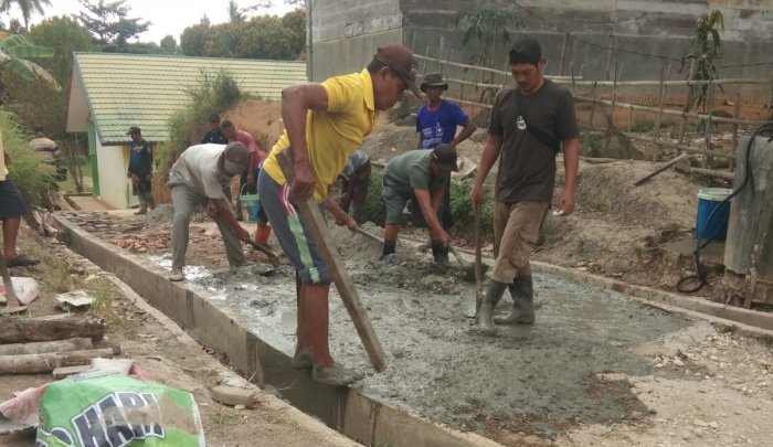 Kegiatan Gotong Royong Ramadhan di MTsN 8 Batang Hari