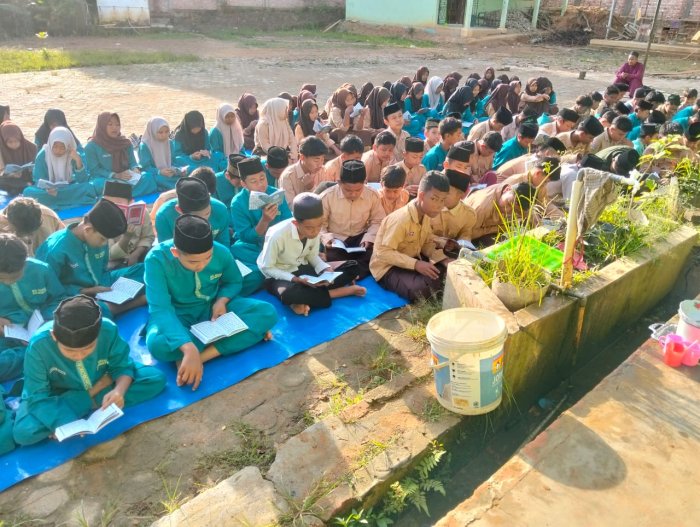 Meningkatkan Ketaqwaan, MTsN 8 Batang Hari Rutin Gelar Yasinan Bersama Setiap Hari Jumat Meningkatkan Ketaqwaan, MTsN 8 Batang Hari Rutin Gelar Yasinan Bersama Setiap Hari Jumat