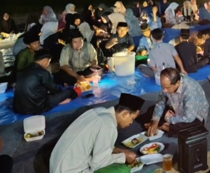 MTsN 8 Batang Hari Adakan Buka Bersama Ramadhan