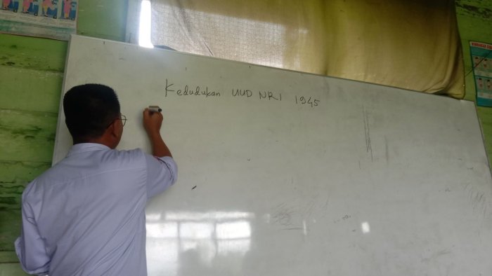 MTsN 8 Batang Hari Kuatkan Pemahaman Siswa tentang Konstitusi melalui Pembelajaran PKn