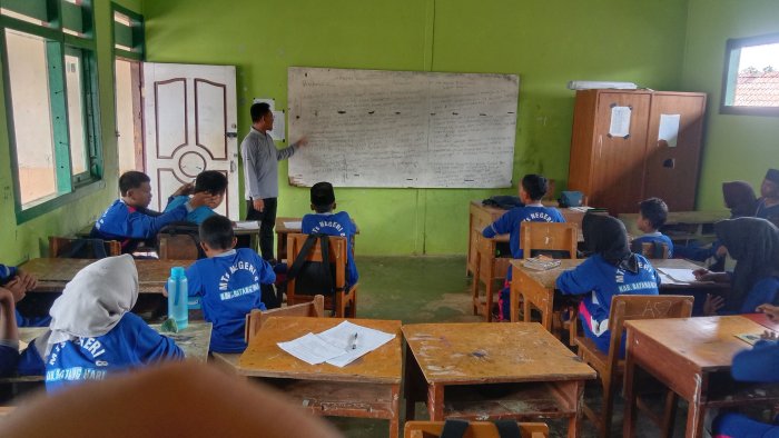 Siswa MTsN 8 Batang Hari Dalami Hakikat Pembukaan UUD 1945