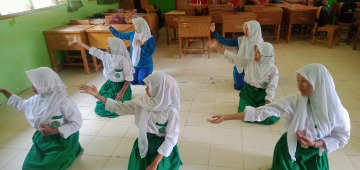 Ekskul Seni Tari MTsN 8 Batang Hari Tampil Memukau, Dibimbing Ibu Widiya Ningsih