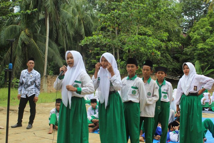 MTsN 8 Batang Hari Gelar Lomba Sambung Lagu untuk Kelas 8
