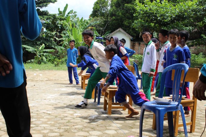 MTsN 8 Batang Hari Gelar Lomba Meriah Peringatan Hari Guru ke-80