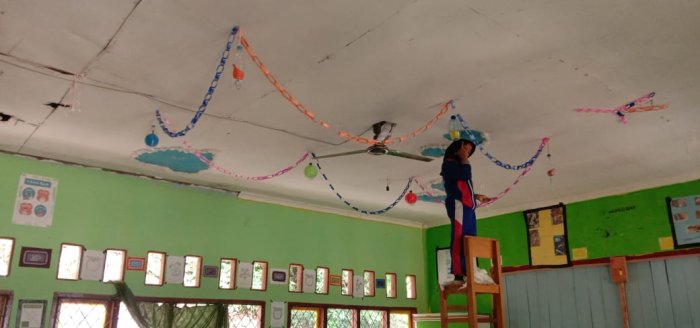 Siswa Kelas 7-1 Persiapkan Keindahan Kelas untuk Madrasah Asri