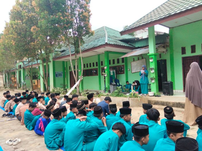 Syiarkan Nilai Spiritual, MTsN 8 Batang Hari Gelar Yasinan Rutin dan Kultum Siswa