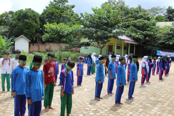 MTsN 8 Batang Hari Rayakan Hari Guru dengan Semangat Kekompakan