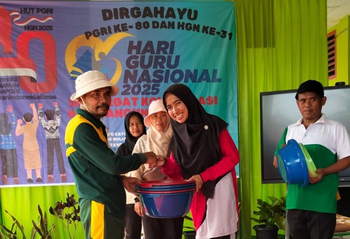 MTsN 8 Batang Hari Raih Juara 1 Lomba Permainan Rakyat dalam Peringatan Hari PGRI ke-80 dan HGN ke-31