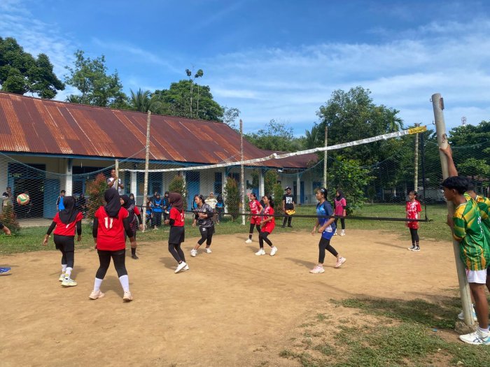 MTsN 8 dan SMPN 16 Batang Hari Gelar Laga Voli Persahabatan