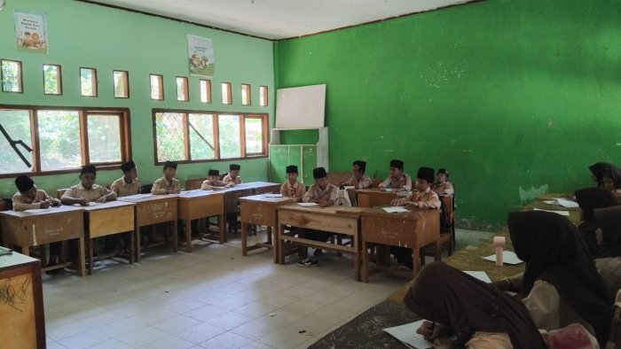 Siswa MTsN 8 Batang Hari Pelajari Konsep Kelangkaan Sumber Daya