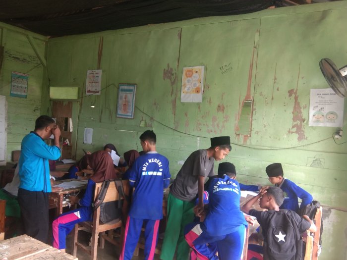 Kelas 8.1 MTsN 8 Batang Hari: Dari Teori ke Aksi, Memahami Mobilitas Sosial di Kehidupan Nyata